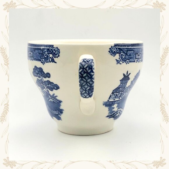 Vintage Johnson Brothers "Willow" Blue & White Teacup & Saucer Set - Picture 7 of 10